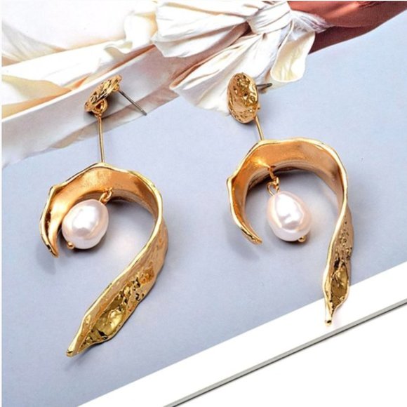 Hang Pearl Long Drop Earrings - Picture 2 of 10